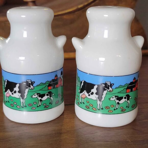 Vintage Milk Can Salt and Pepper Shakers Cows in Pasture scene - Picture 1 of 6